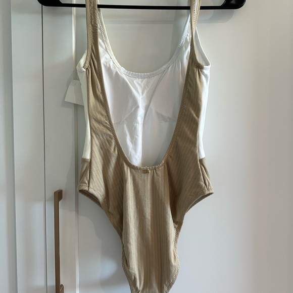 Derek lam - Picture 3 of 3